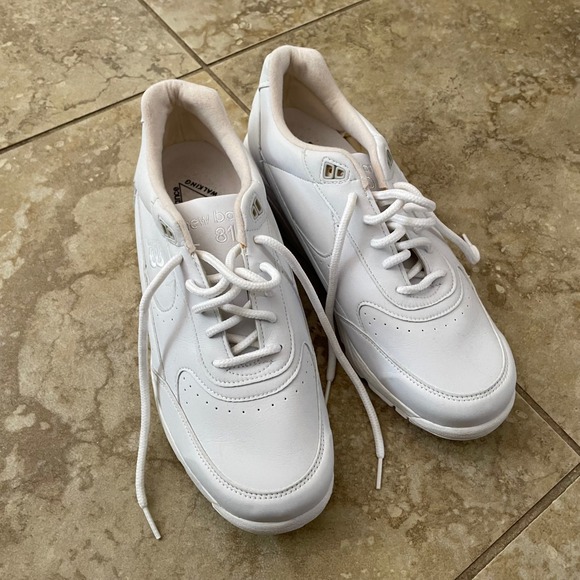 New Balance 810 MW810WT Mens 9.5 4E White Leather Walking Shoes Made in USA